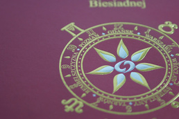 Tłoczenia wypukłe i złocenia na papierach i kartonach